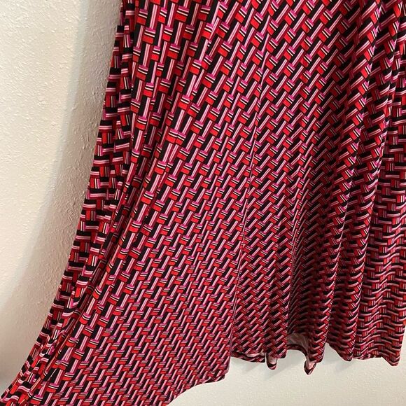 NWT Stylish Red and Black Geometric Midi Dress Size 16 - Picture 8 of 11